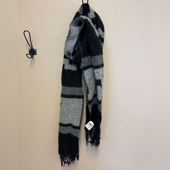 VS Pink Scarf - Picture 6 of 8